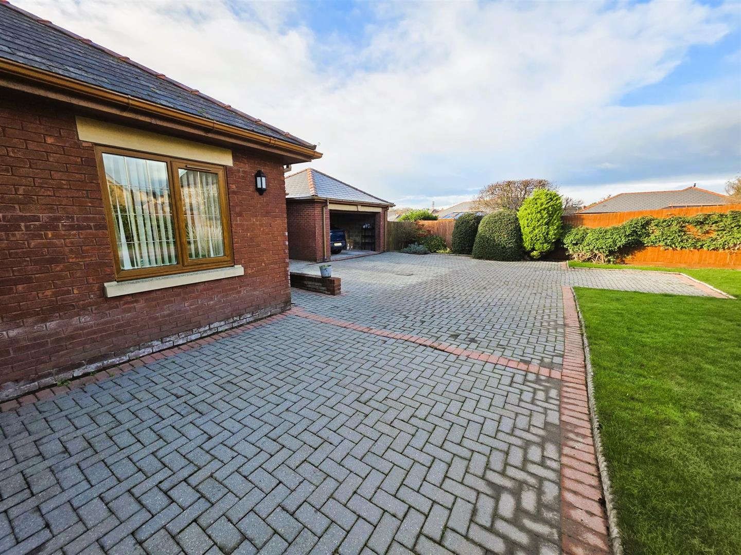 Clos Ty Gwyn, Dafen, Llanelli, SA14 8UT